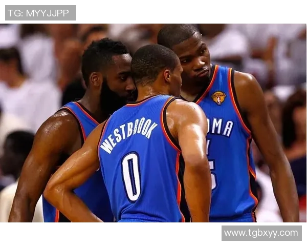 火箭队与雷霆队激战第四节精彩瞬间回顾与分析